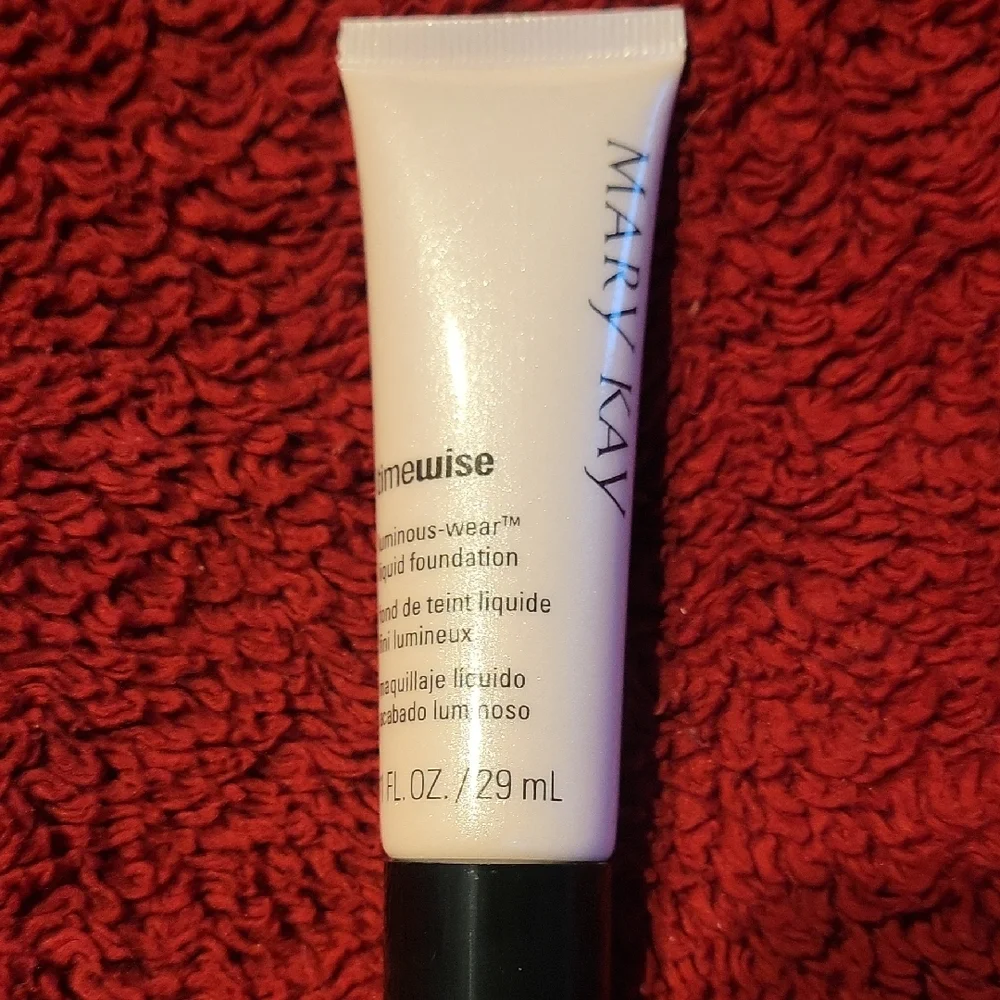 Mary Kay Timewise Luminous-Wear Liquid Foundation - Cream